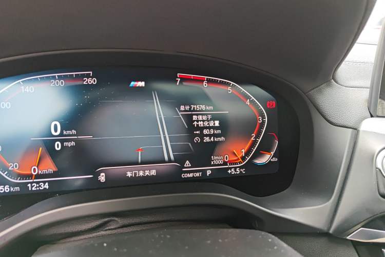 Used BMW X4 2021 xDrive 25i M Sport Package Odometer Close Up