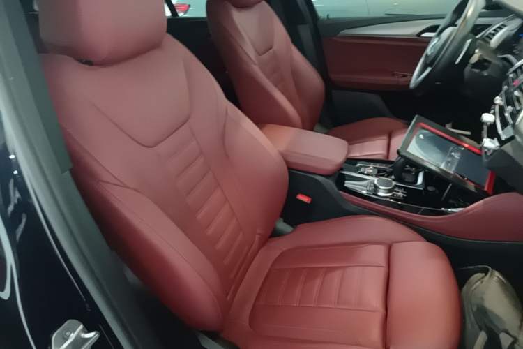 Used BMW X4 2021 Restyled xDrive 25i M Sport Night Edition Package Right Front Seat