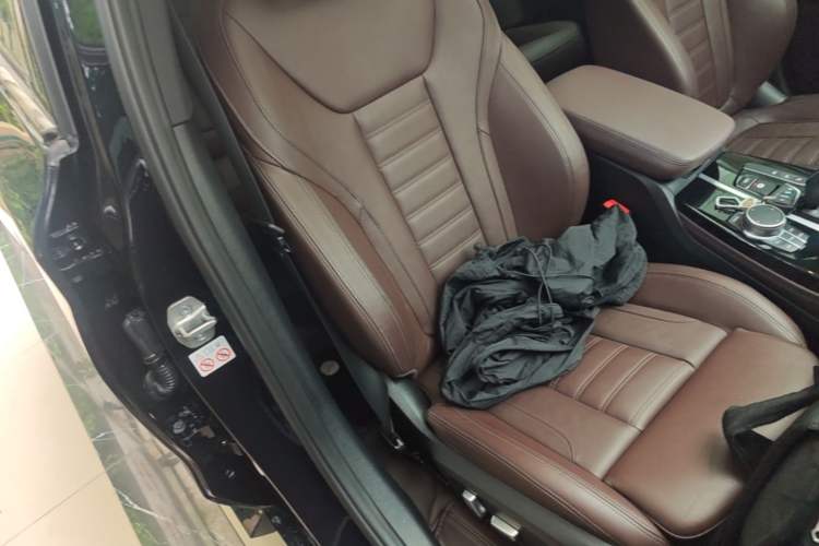 Used BMW X4 2021 Restyled xDrive 25i M Sport Night Edition Package Right Front Seat