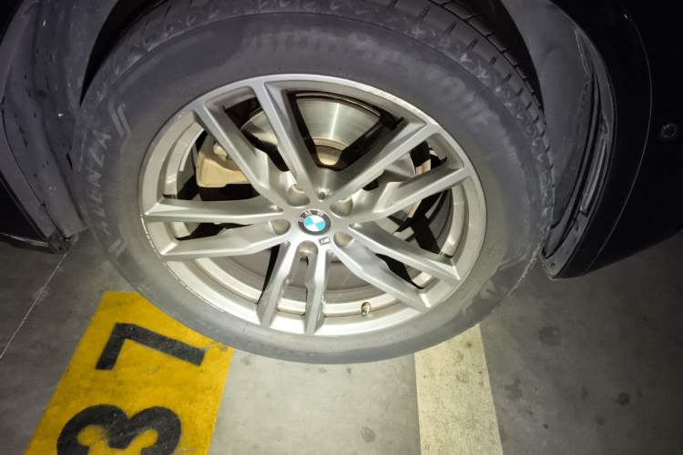 Used BMW X4 2021 xDrive 25i M Sport Package Right Front Wheel Hub