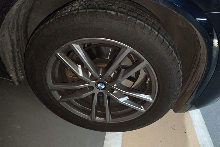 Used BMW X4 2021 xDrive 25i M Sport Package Right Front Wheel Hub