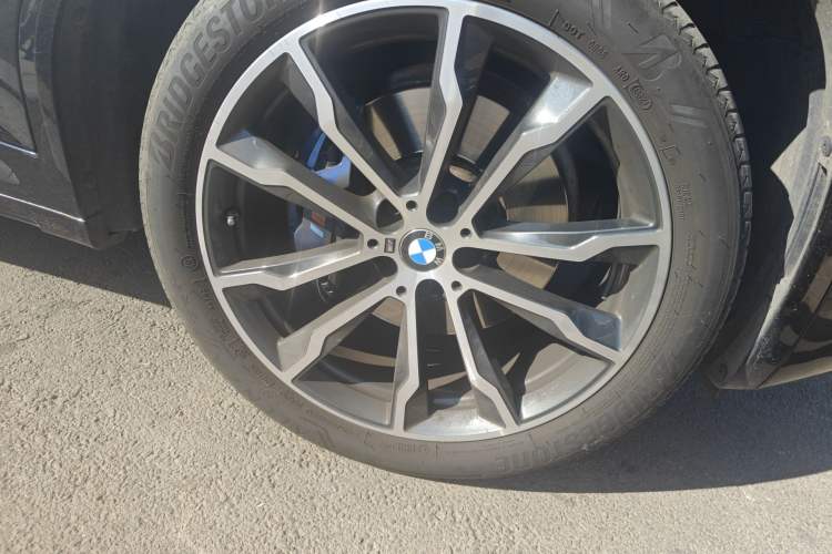 Used BMW X4 2021 xDrive 30i M Sport Night Edition package Right Front Wheel Hub