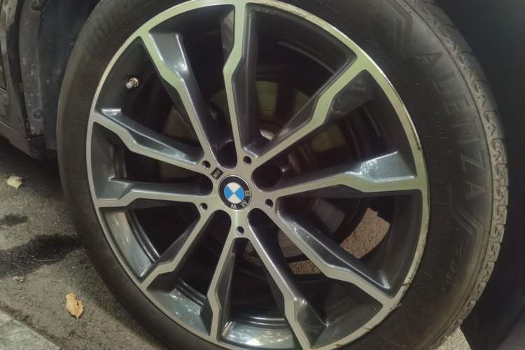 Used BMW X4 2021 xDrive 25i M Sport Night Edition package Right Front Wheel Hub
