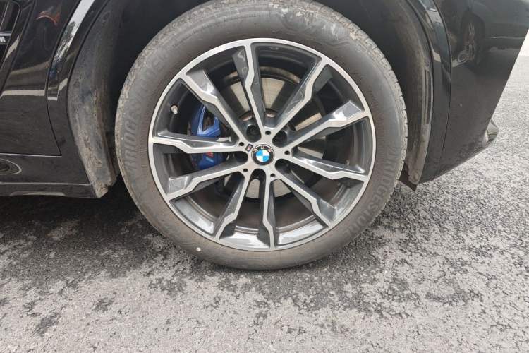 Used BMW X4 2021 xDrive 30i M Sport Night Edition package Right Front Wheel Hub