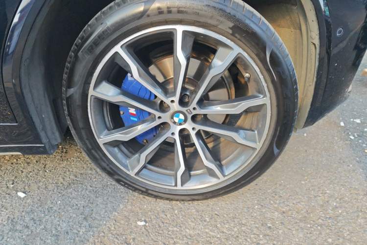 Used BMW X4 2021 xDrive 25i M Sport Night Edition package Right Front Wheel Hub