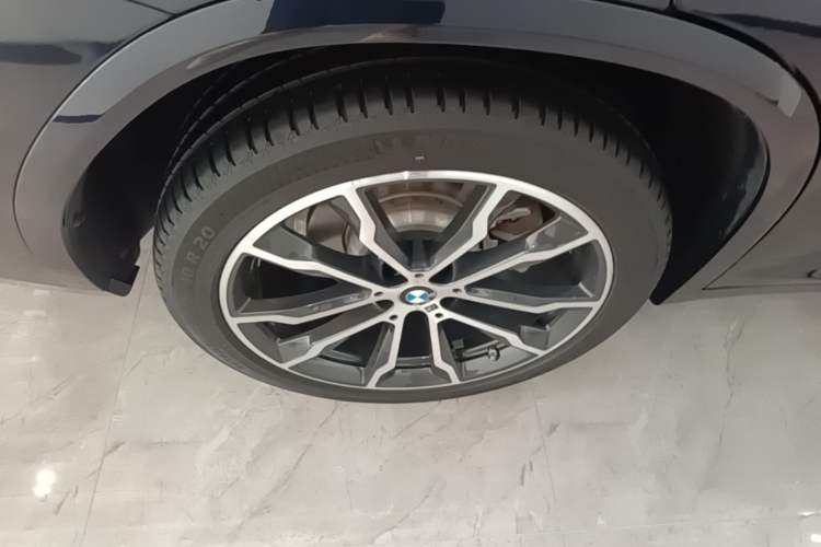 Used BMW X4 2021 Restyled xDrive 25i M Sport Night Edition Package Right Rear Wheel Hub