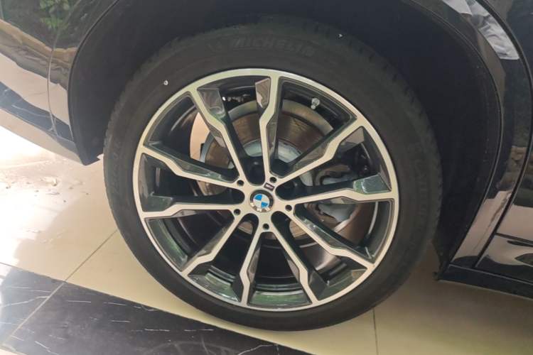 Used BMW X4 2021 Restyled xDrive 25i M Sport Night Edition Package Right Rear Wheel Hub
