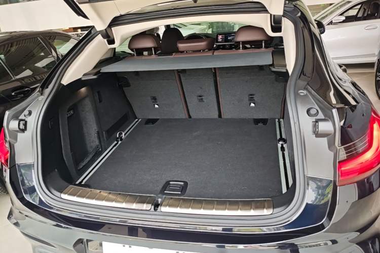 Used BMW X4 2021 xDrive 25i M Sport Package Trunk