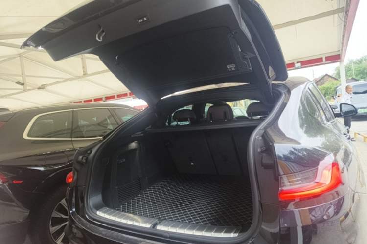 Used BMW X4 2021 xDrive 25i M Sport Night Edition package Trunk