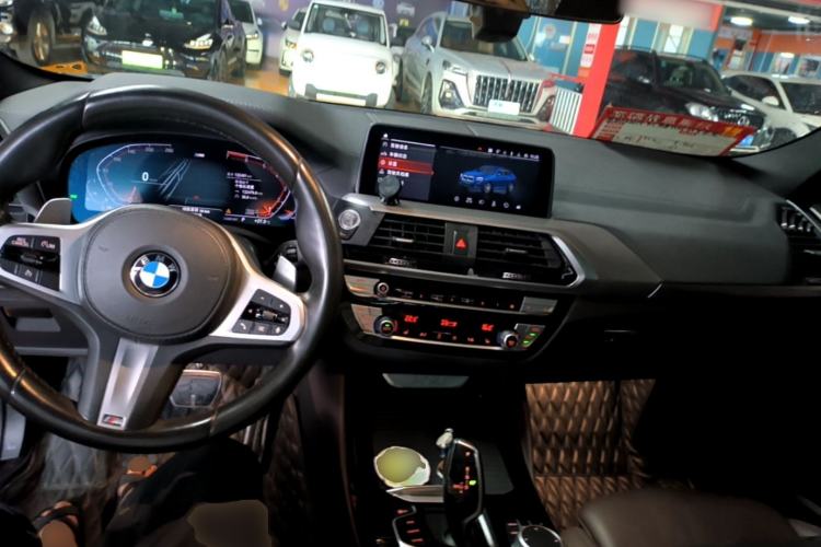 Used BMW X4 2021 Restyled xDrive 30i M Sport Night Edition Package Center Console