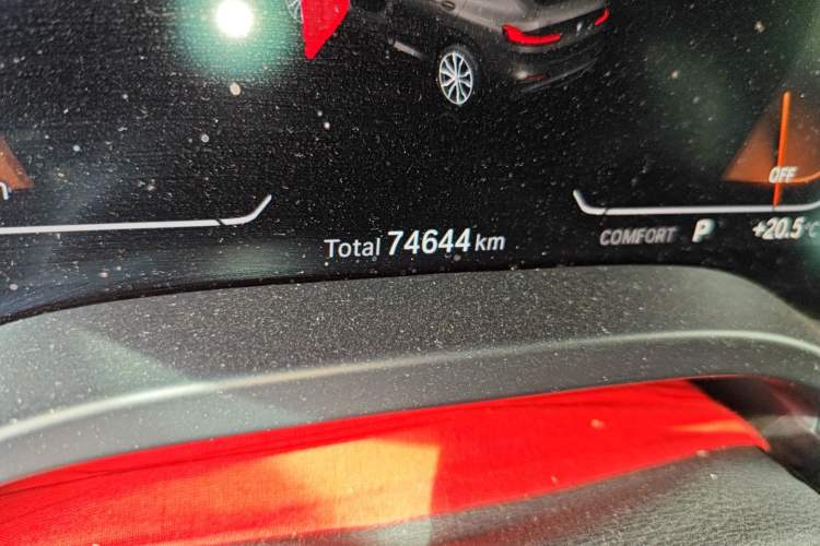 Used BMW X4 2021 xDrive 25i M Sport Package Odometer Close Up