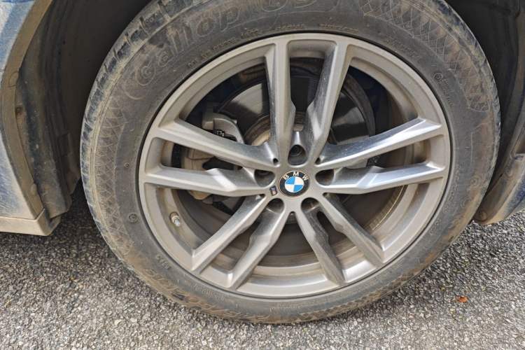 Used BMW X4 2021 xDrive 25i M Sport Package Right Front Wheel Hub