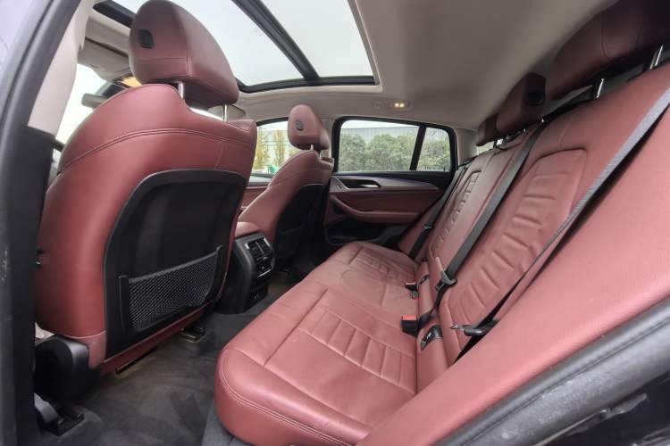 Used BMW X4 2021 xDrive 25i M Sport Package Interior 4