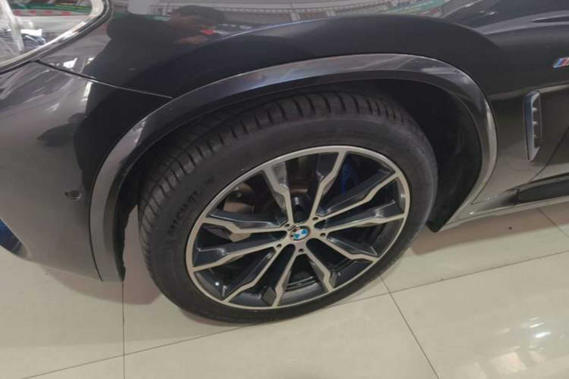 Used BMW X4 2021 xDrive 30i M Sport Night Edition package Left Front Wheel Hub