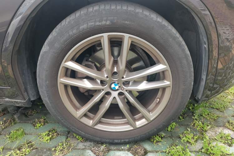 Used BMW X4 2021 xDrive 25i M Sport Package Right Front Wheel Hub