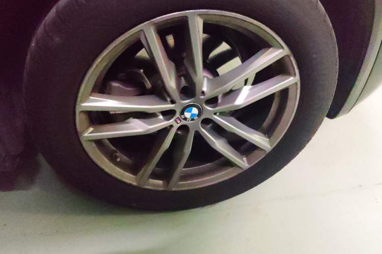 Used BMW X4 2021 xDrive 25i M Sport Package Right Front Wheel Hub