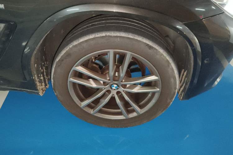 Used BMW X4 2021 xDrive 25i M Sport Package Right Front Wheel Hub