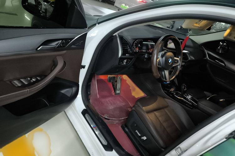 Used BMW X4 2021 xDrive 25i M Sport Package Interior 3