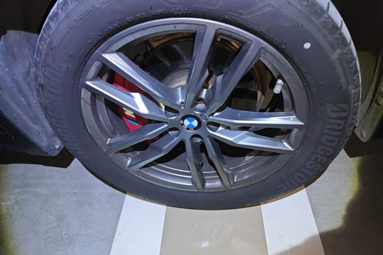 Used BMW X4 2021 xDrive 25i M Sport Package Right Front Wheel Hub