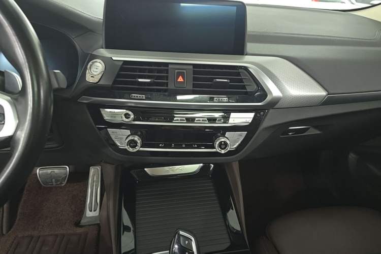 Used BMW X4 2021 Restyled xDrive 25i M Sport Package Audio And AC Panel