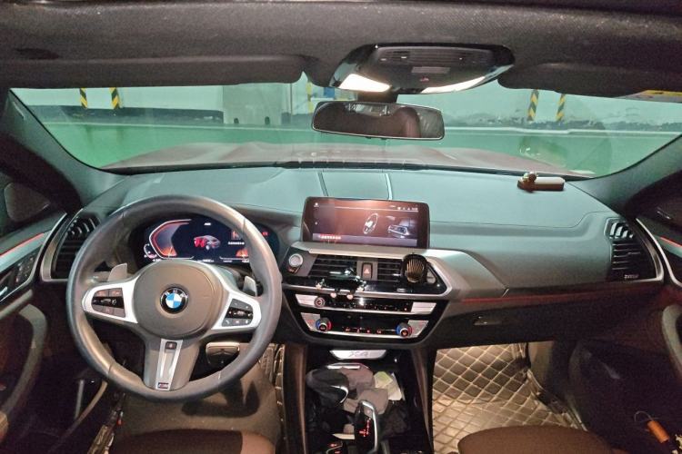 Used BMW X4 2021 xDrive 25i M Sport Night Edition package Center Console