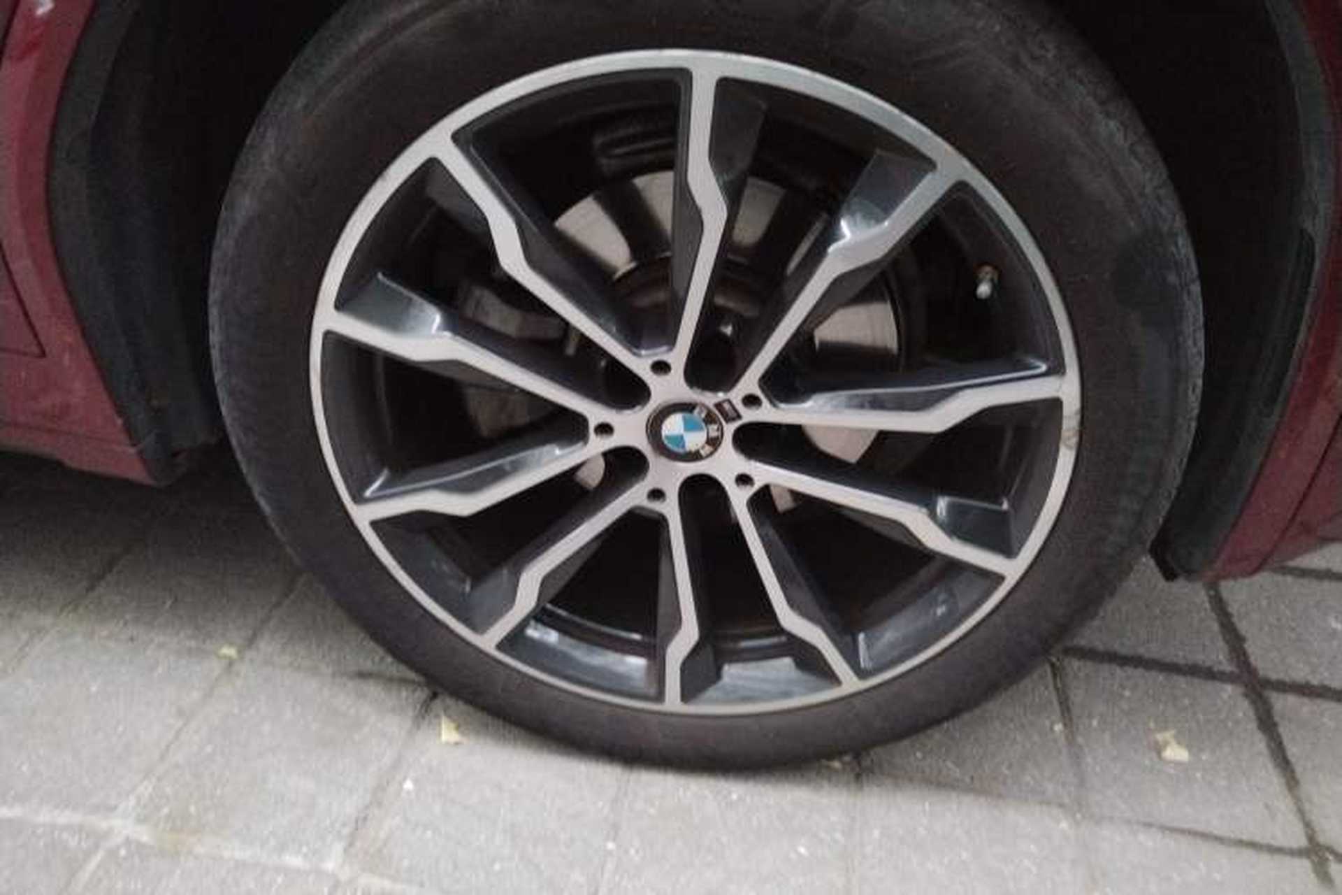 Used BMW X4 2021 xDrive 25i M Sport Night Edition package Right Front Wheel Hub