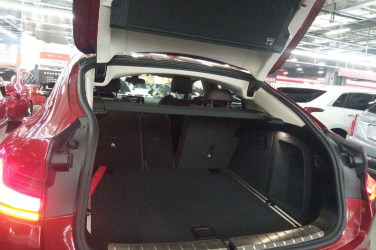 Used BMW X4 2021 xDrive 25i M Sport Package Trunk