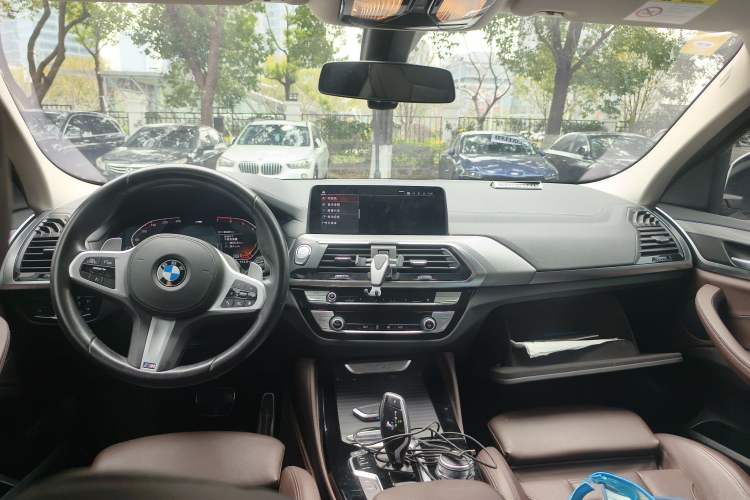 Used BMW X4 2021 xDrive 25i M Sport Package Center Console