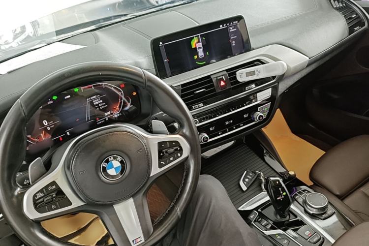 Used BMW X4 2021 xDrive 25i M Sport Package Center Console