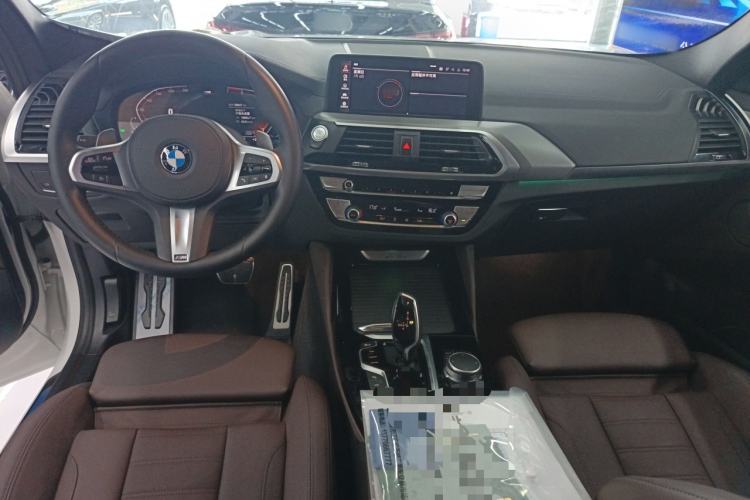 Used BMW X4 2021 xDrive 25i M Sport Night Edition package Center Console