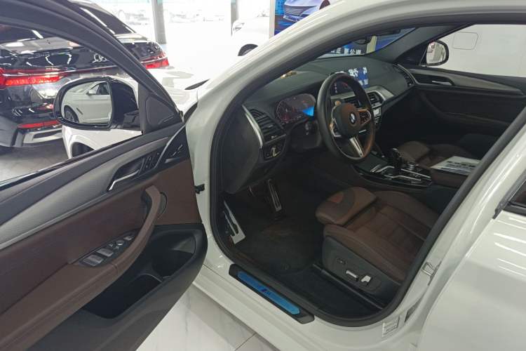 Used BMW X4 2021 xDrive 25i M Sport Night Edition package Driver Seat