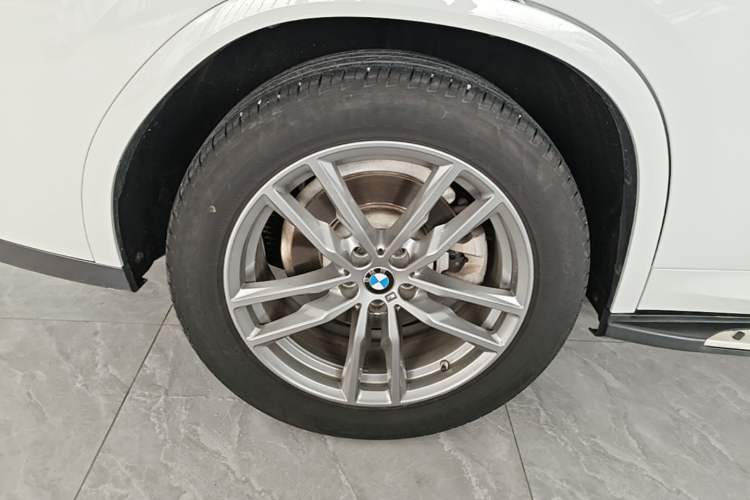 Used BMW X4 2021 xDrive 25i M Sport Package Exterior 5