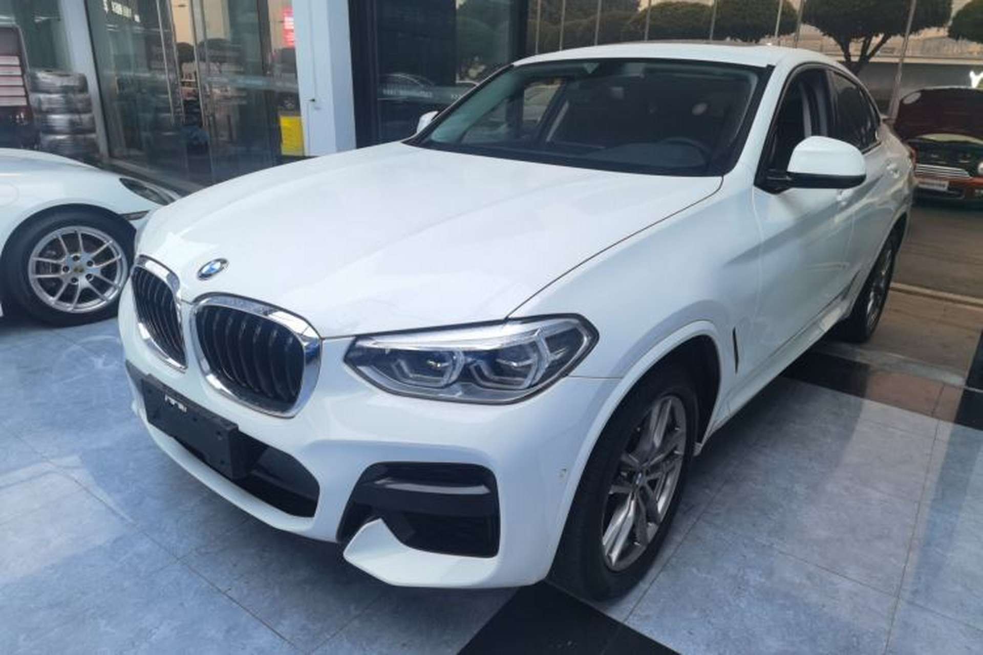Used BMW X4 2021 xDrive 25i M Sport Package Front Left 45 Deg