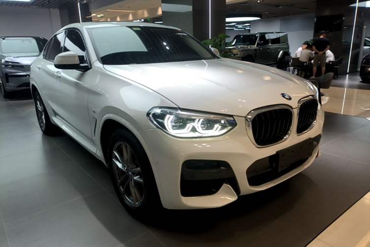 Used BMW X4 2021 xDrive 25i M Sport Package Front Right 45 Deg