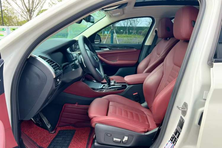 Used BMW X4 2021 xDrive 25i M Sport Package Interior 2