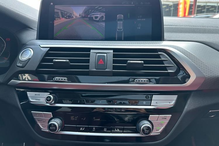 Used BMW X4 2021 Restyled xDrive 25i M Sport Package Interior 3