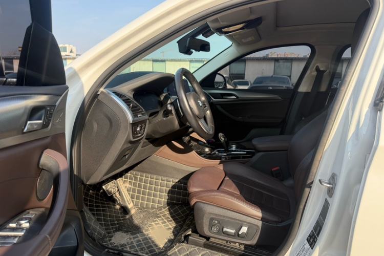 Used BMW X4 2021 xDrive 25i M Sport Package Interior 3