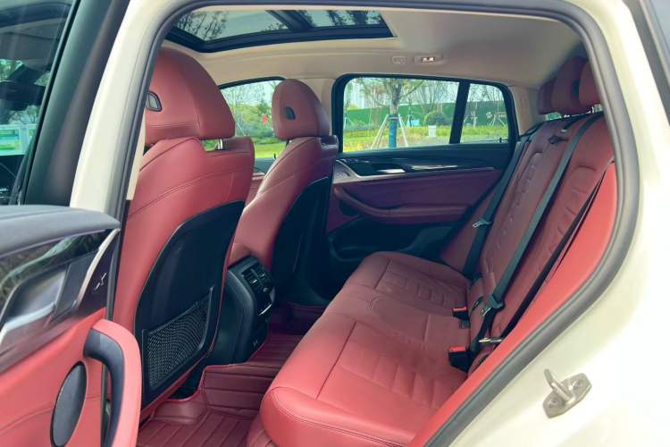 Used BMW X4 2021 xDrive 25i M Sport Package Interior 3
