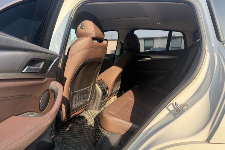 Used BMW X4 2021 xDrive 25i M Sport Package Interior 4