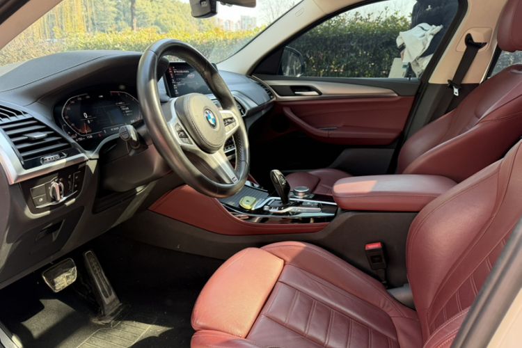 Used BMW X4 2021 xDrive 25i M Sport Package Interior 4