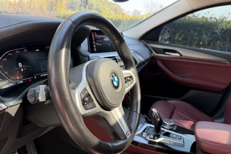 Used BMW X4 2021 xDrive 25i M Sport Package Interior 5