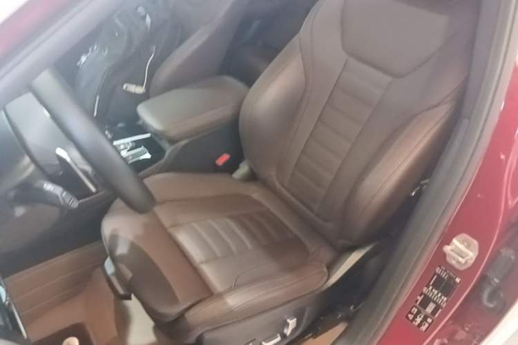 Used BMW X4 2021 xDrive 25i M Sport Night Edition package Left Front Seat