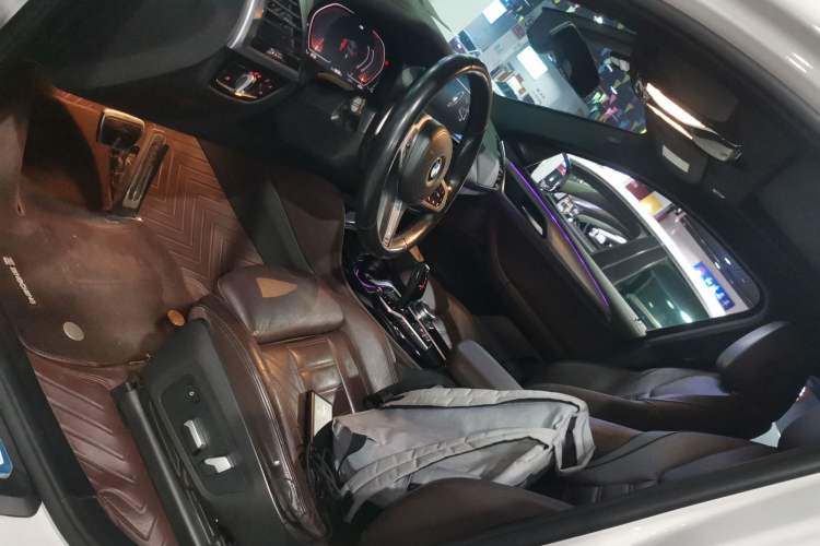 Used BMW X4 2021 Restyled xDrive 25i M Sport Night Edition Package Left Front Seat
