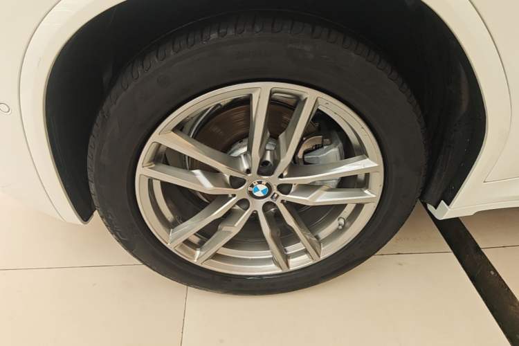 Used BMW X4 2021 xDrive 25i M Sport Package Left Front Wheel Hub