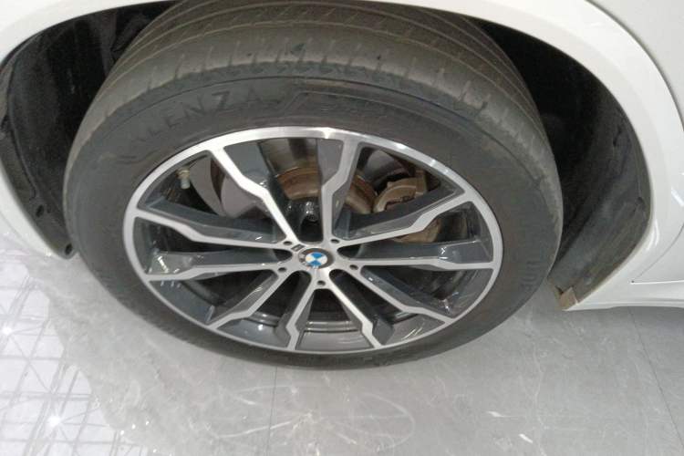 Used BMW X4 2021 Restyled xDrive 25i M Sport Night Edition Package Left Front Wheel Hub