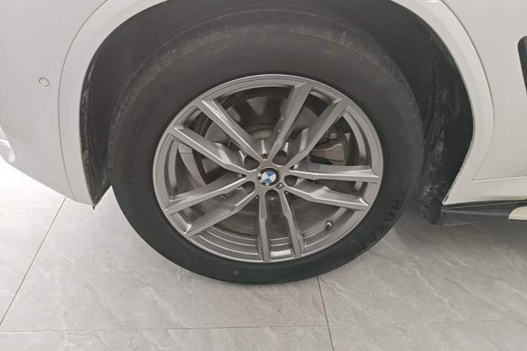 Used BMW X4 2021 xDrive 25i M Sport Package Left Front Wheel Hub