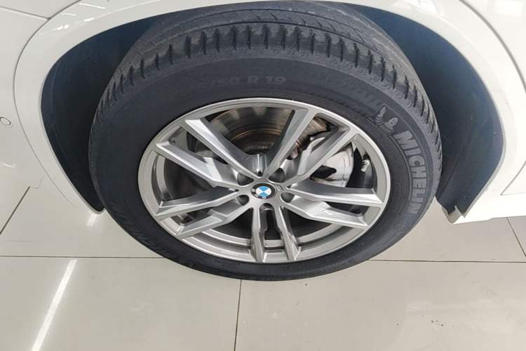 Used BMW X4 2021 xDrive 25i M Sport Package Left Front Wheel Hub