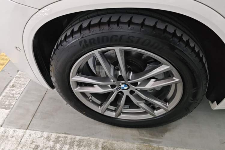 Used BMW X4 2021 Restyled xDrive 25i M Sport Package Left Front Wheel Hub