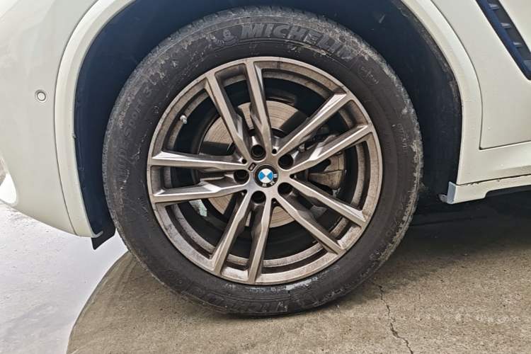 Used BMW X4 2021 xDrive 25i M Sport Package Left Front Wheel Hub