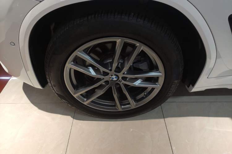 Used BMW X4 2021 Restyled xDrive 25i M Sport Package Left Front Wheel Hub